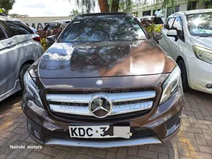 Mercedes-Benz GLA-Class 2015 Brown