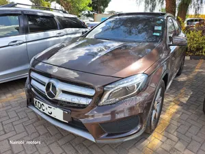 Mercedes-Benz GLA-Class 2015 Brown