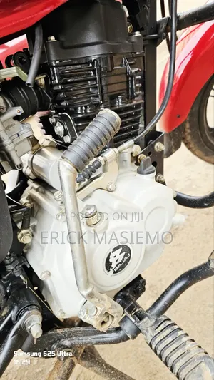 Bajaj Boxer 150 UG 2026 Red