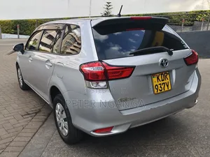 Toyota Corolla Fielder 1.5 Hybrid FWD 2017 Silver