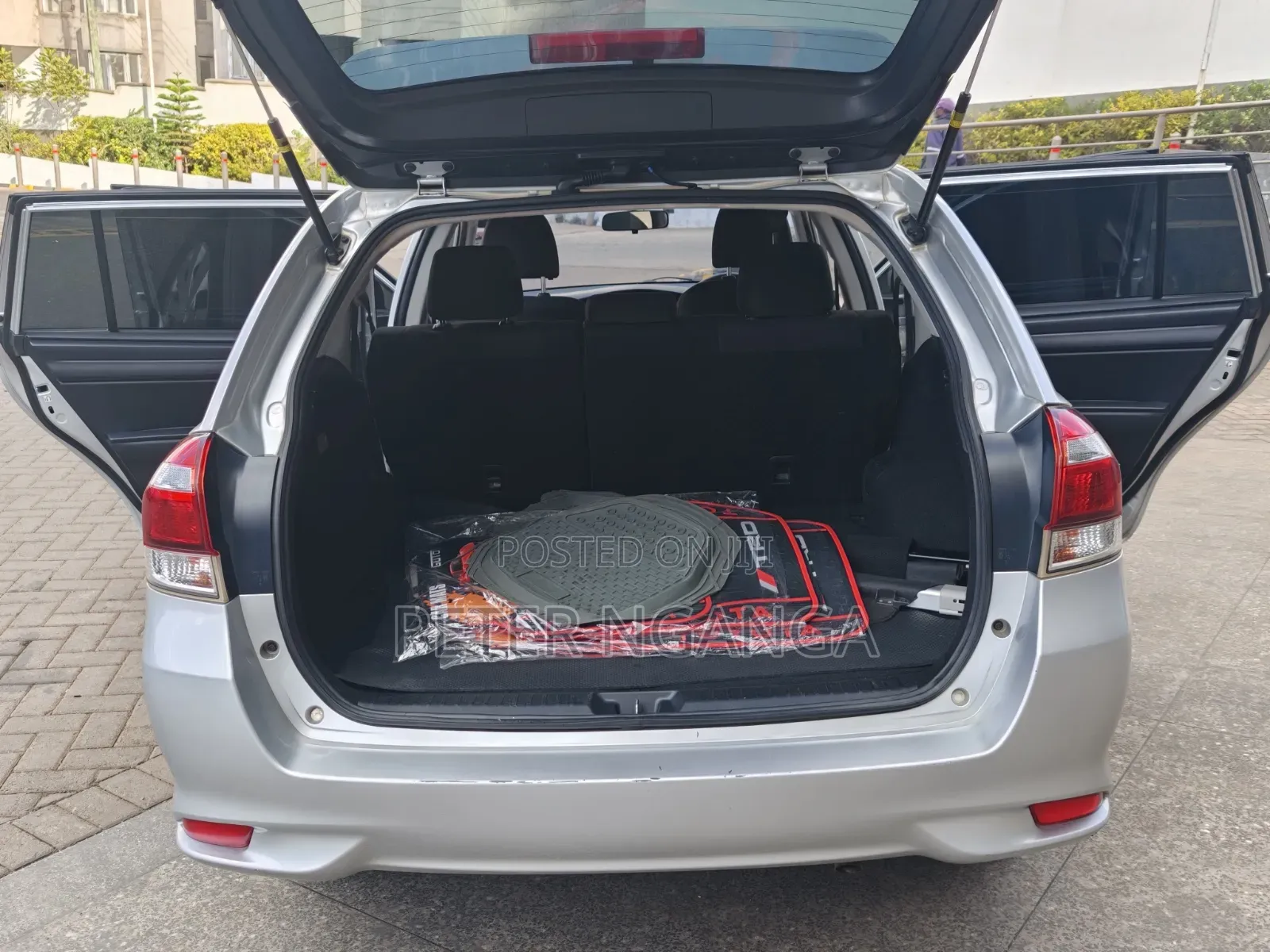 Toyota Corolla Fielder 1.5 Hybrid FWD 2017 Silver