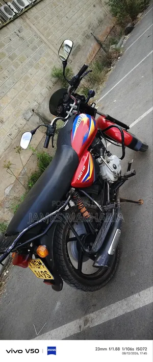 Bajaj Boxer 150 UG 2026 Red