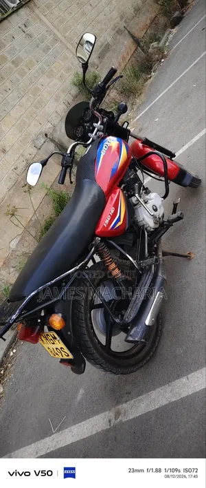 Bajaj Boxer 150 UG 2026 Red