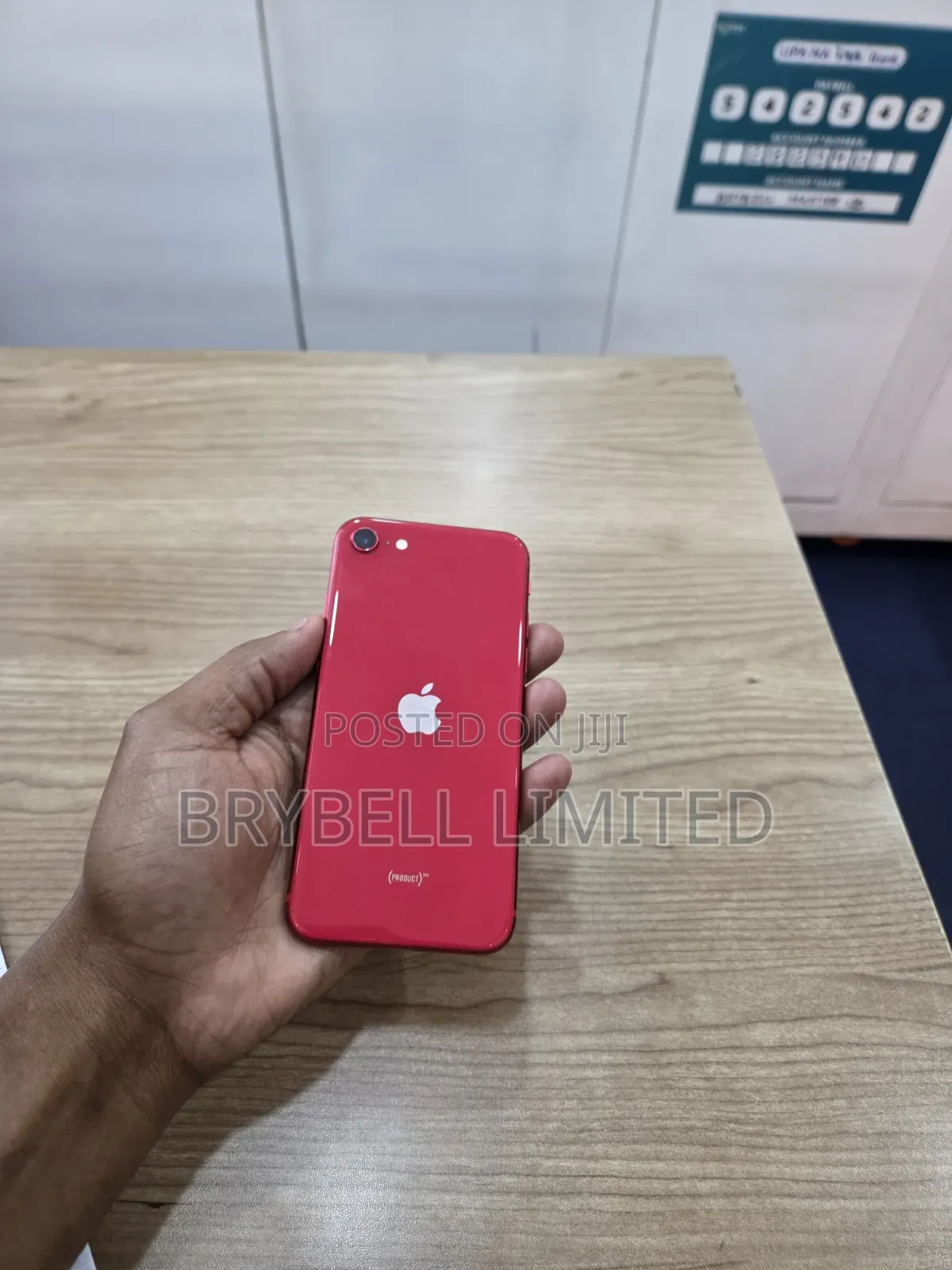 Apple iPhone SE (2020) 64 GB Red