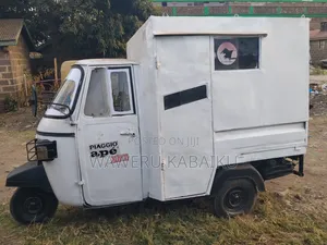 Piaggio Scooter 2022 White
