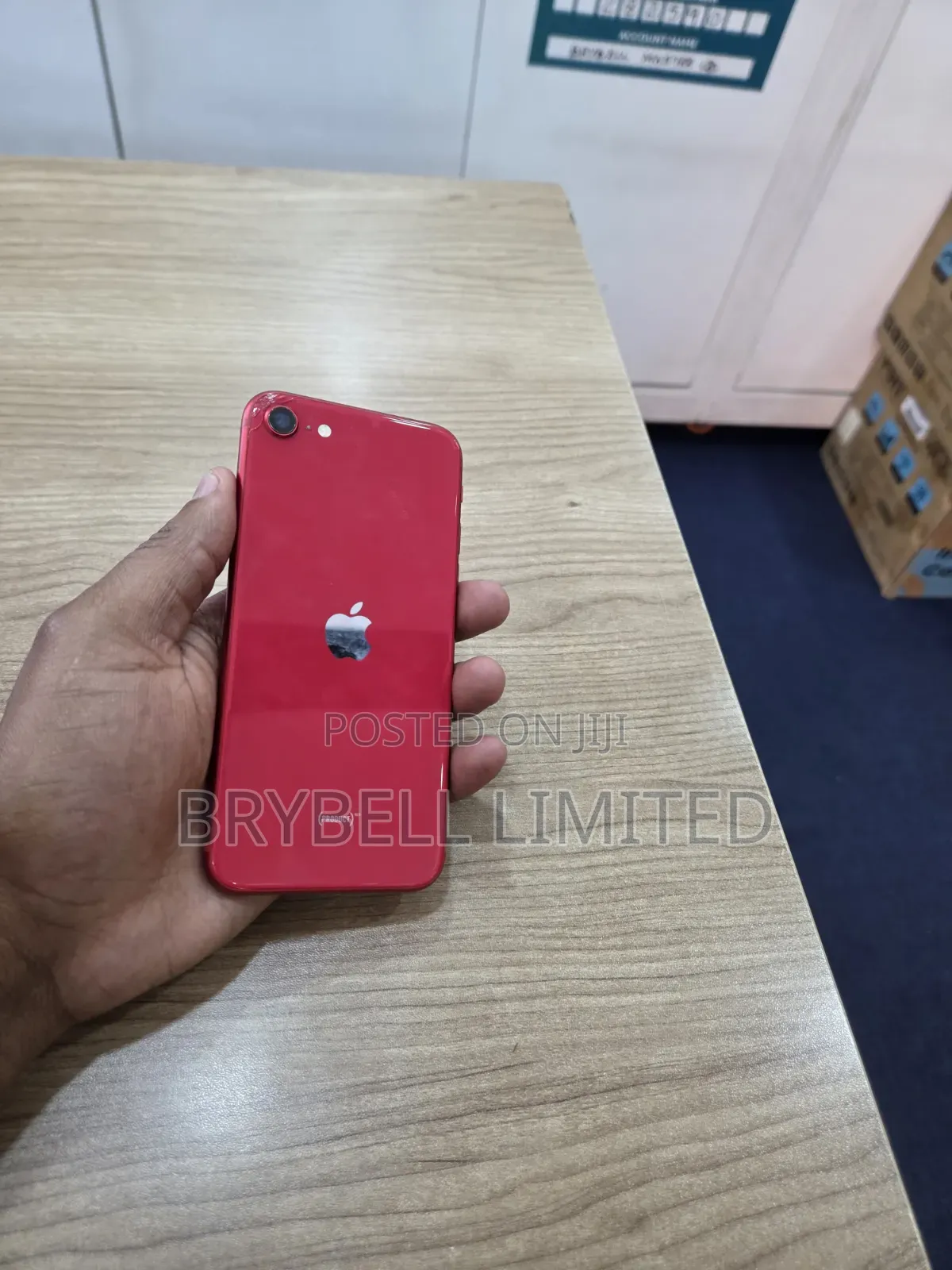 Apple iPhone SE (2020) 64 GB Red