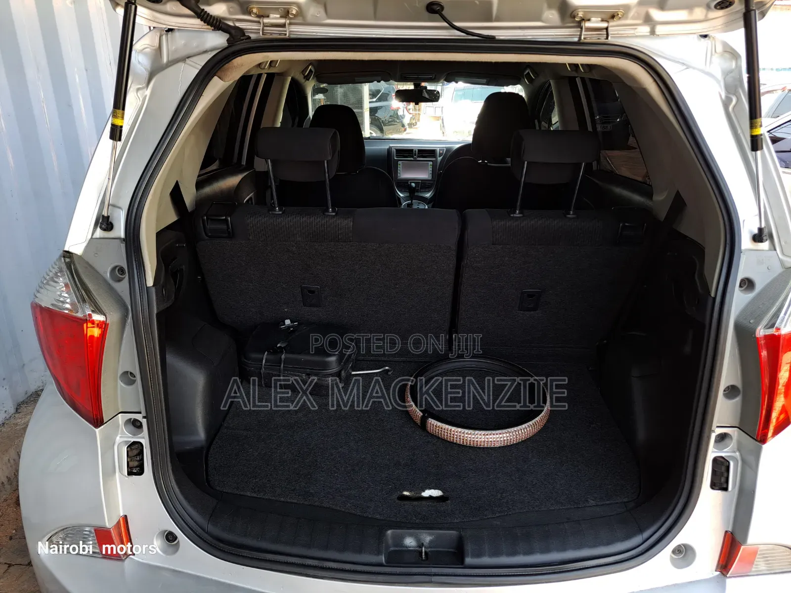 Toyota Ractis 2011 Silver