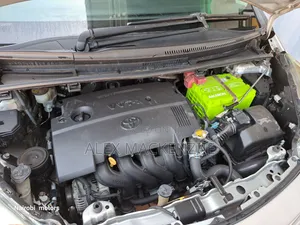 Toyota Ractis 2011 Silver