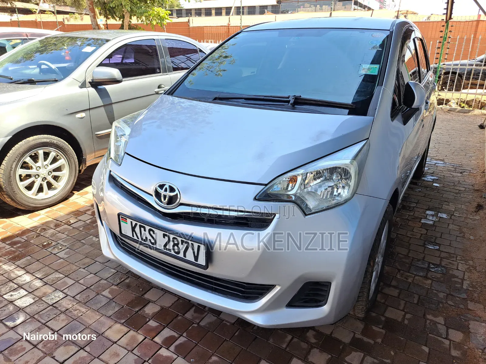 Toyota Ractis 2011 Silver