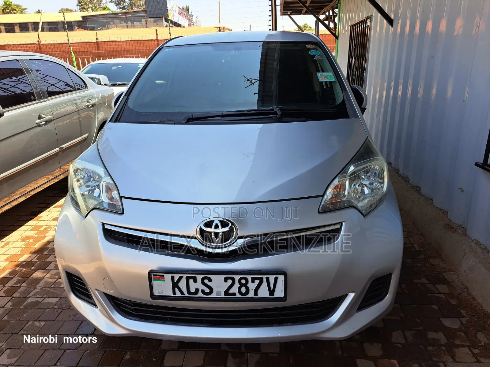 Toyota Ractis 2011 Silver