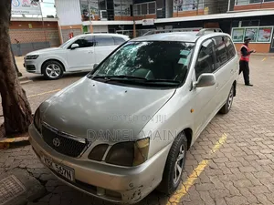 Toyota Gaia 2004 Silver