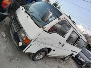 Nissan Caravan (Urvan) 1998 White