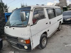 Nissan Caravan (Urvan) 1998 White