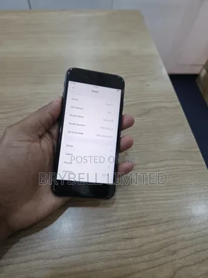 Apple iPhone SE (2020) 64 GB Black