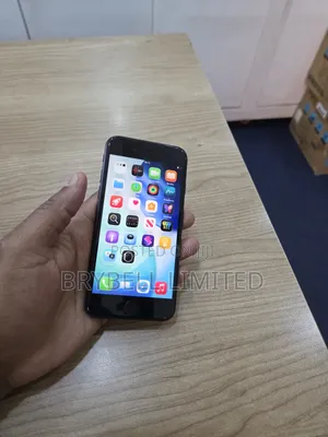 Apple iPhone SE (2020) 64 GB Black