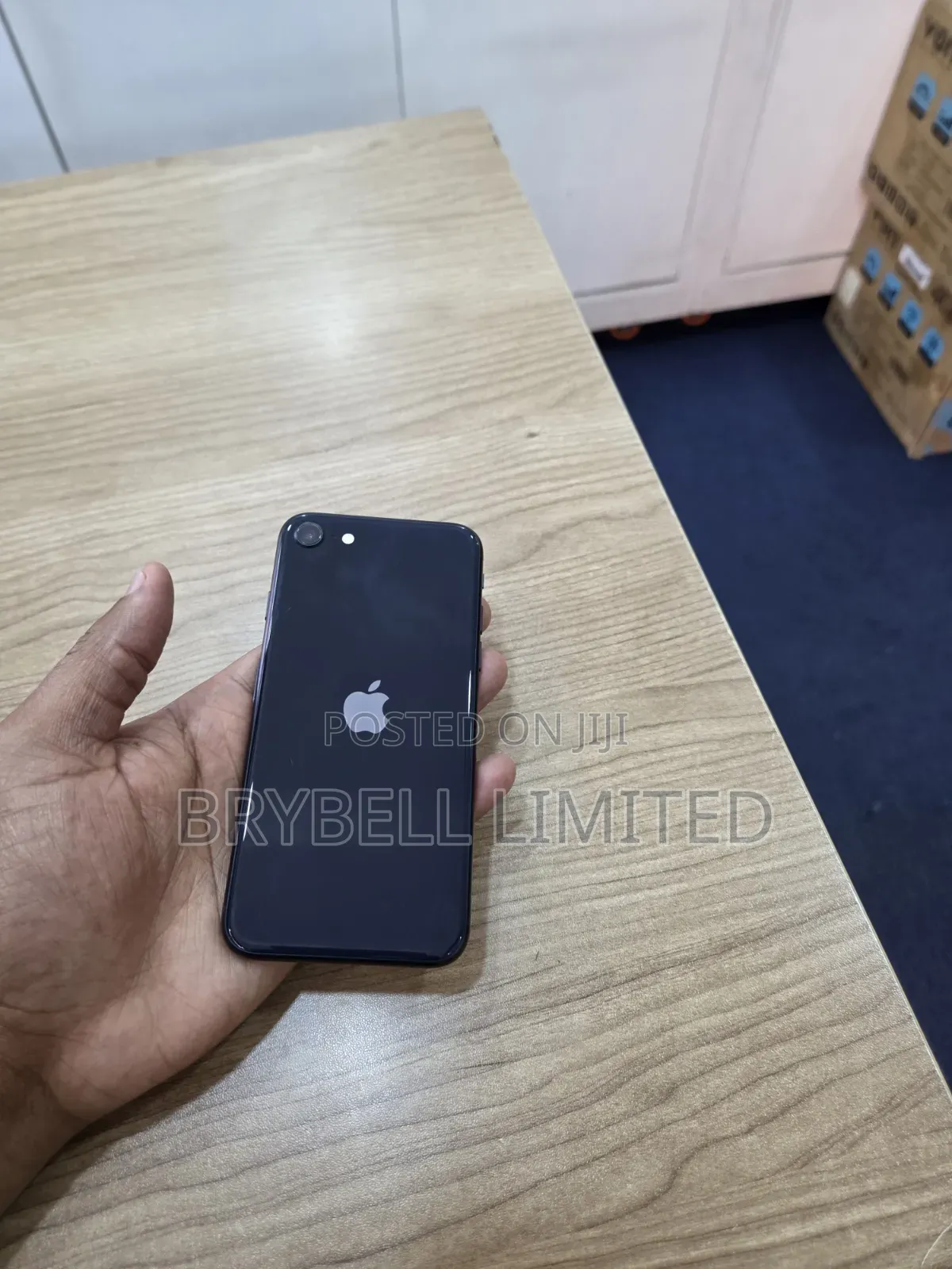 Apple iPhone SE (2020) 64 GB Black