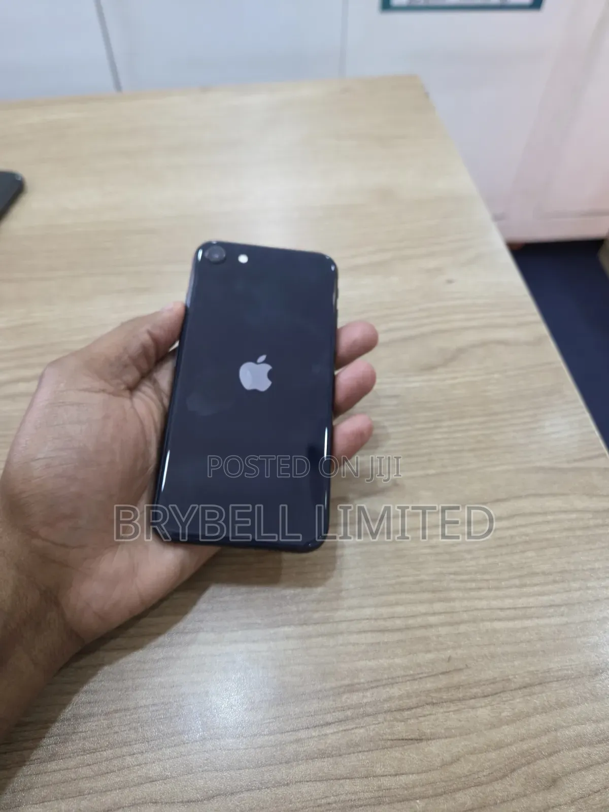 Apple iPhone SE (2020) 64 GB Black