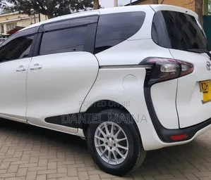 Toyota Sienta 2017 White
