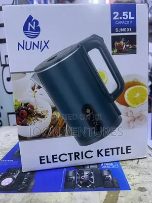The Nunix SJN001 Is a 2.5-Liter Cordless Electric Kettle Green/White