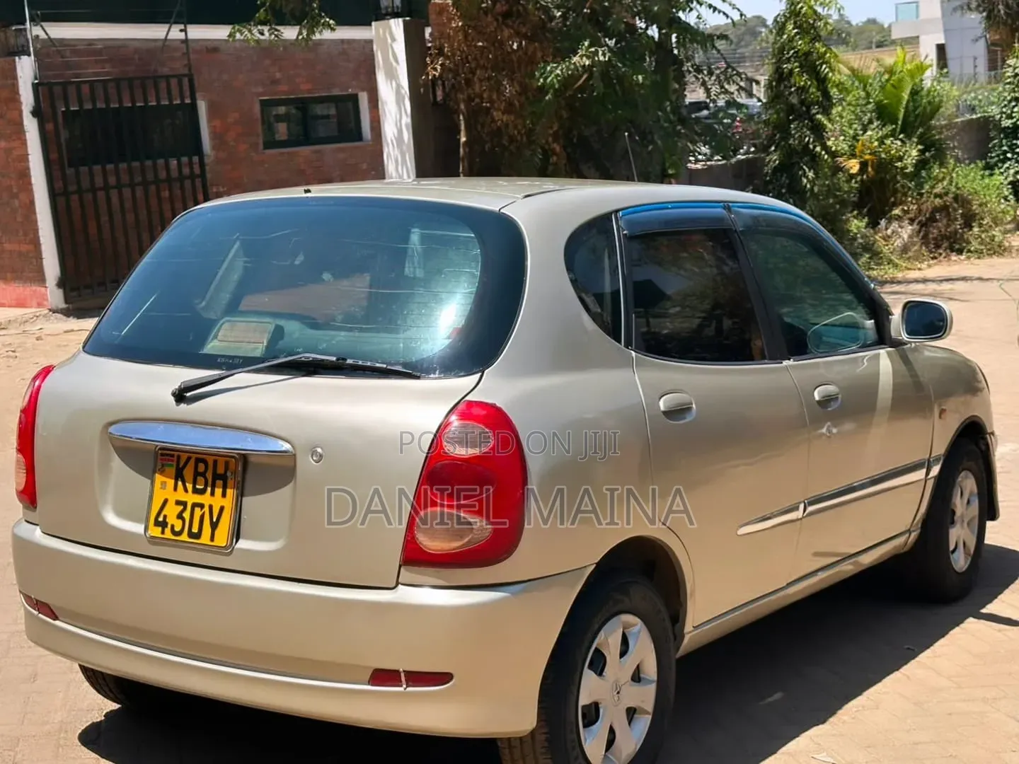 Toyota Duet 2001 Silver