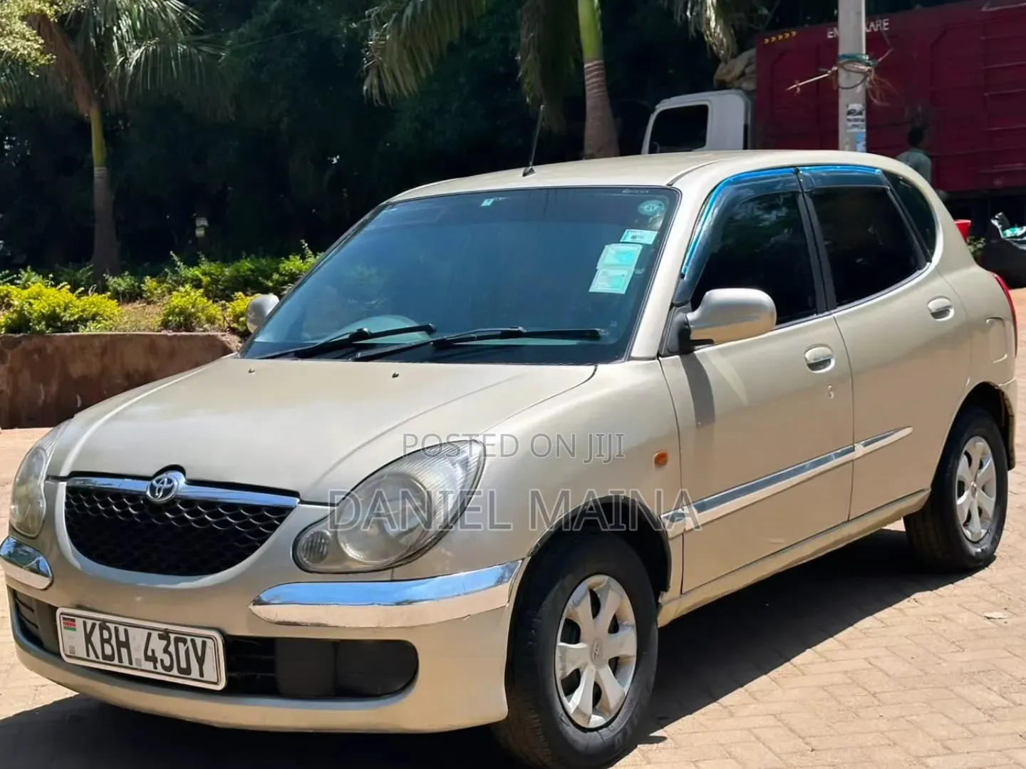 Toyota Duet 2001 Silver