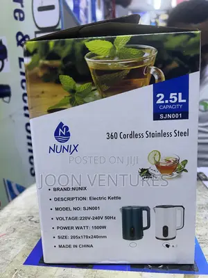 The Nunix SJN001 Is a 2.5-Liter Cordless Electric Kettle Green/White