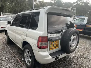 Mitsubishi Pajero IO 2004