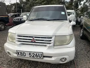 Mitsubishi Pajero IO 2004