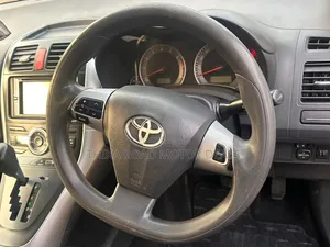 Toyota Auris 2011