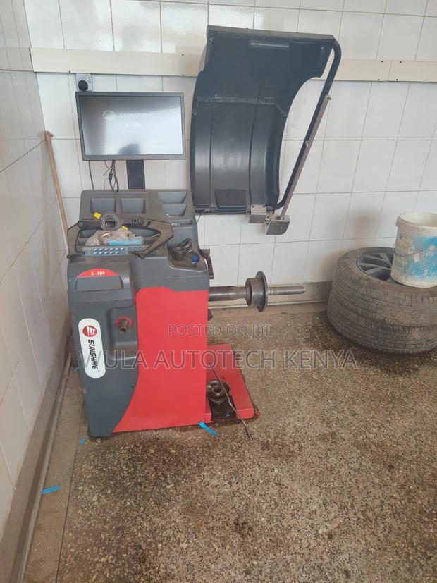 Fast Balancing Cycle Heavy Duty Wheel Balancer S909 Sunshine Italy