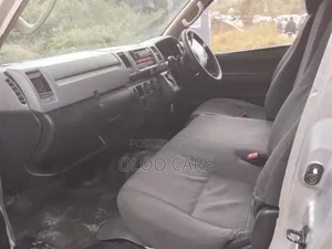 Toyota HiAce 2012 Silver