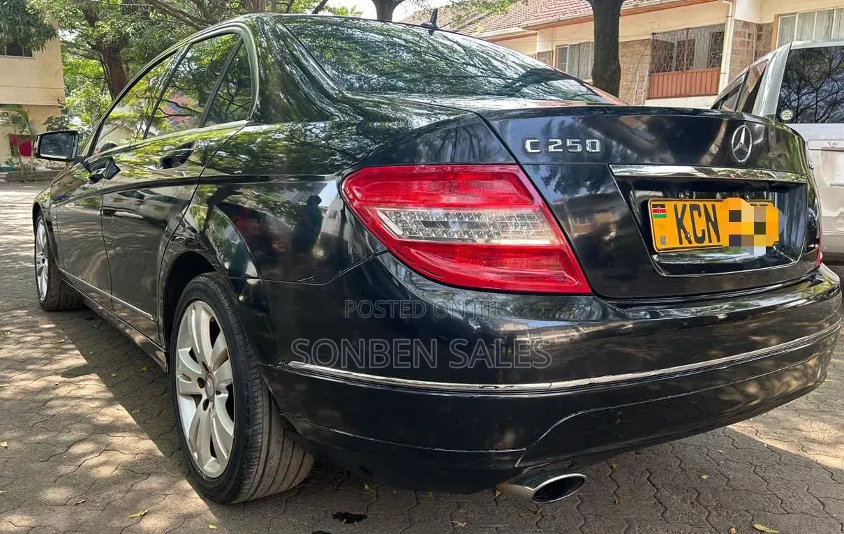 Mercedes-Benz C250 2011 Black
