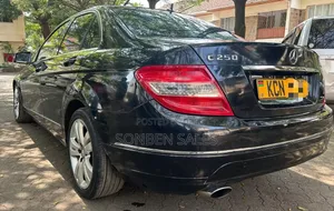 Mercedes-Benz C250 2011 Black