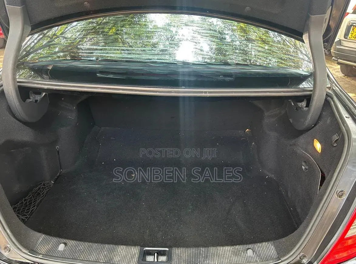Mercedes-Benz C250 2011 Black