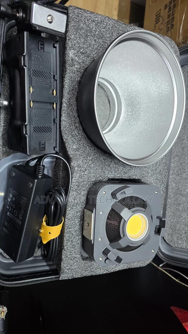 Yongnuo YNLUX100 Handheld Daylight LED Light Kit - thumbnail 3