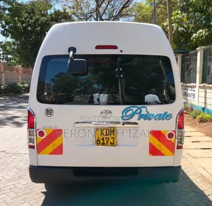 Toyota HiAce 2017 White