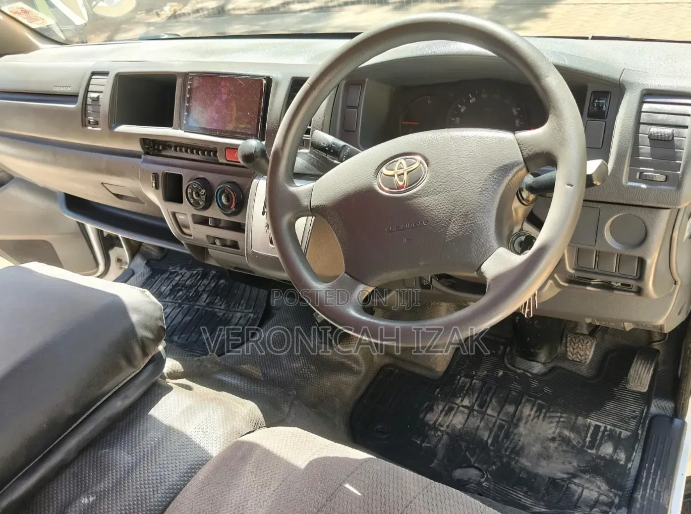 Toyota HiAce 2017 White