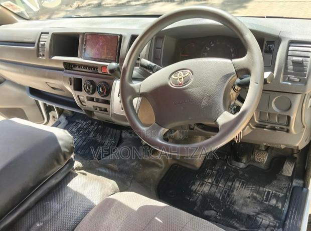 Toyota HiAce 2017 White - thumbnail 13