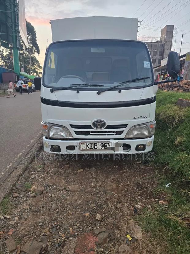 Toyota Dyna Kda With 1kd Engine - main view