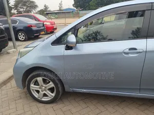 Toyota Ractis 2013 Blue
