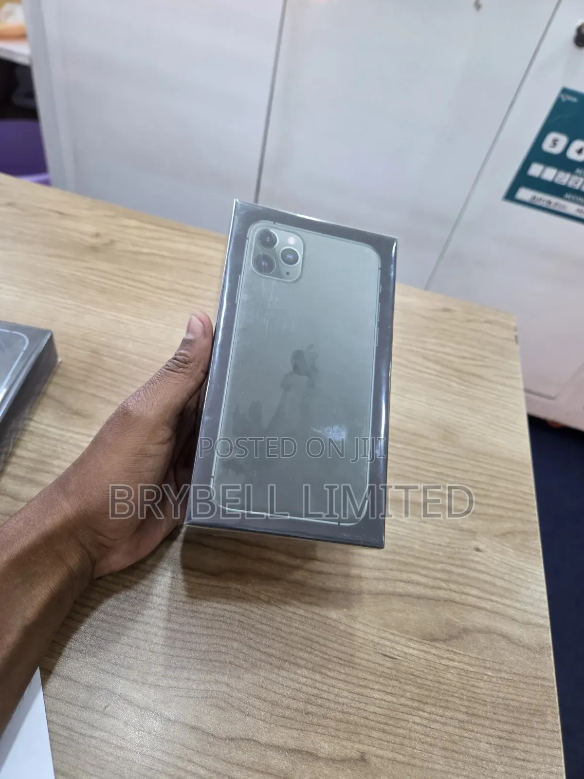 New Apple iPhone 11 Pro Max 256 GB Green