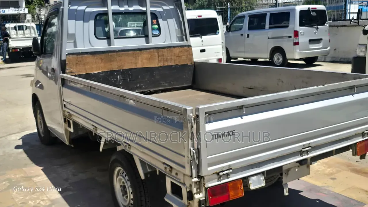 Toyota TownAce 2019 Silver