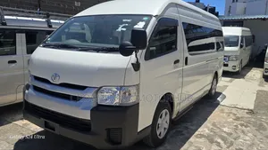 Toyota HiAce 2019 White