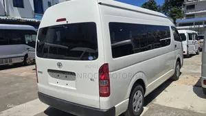 Toyota HiAce 2019 White