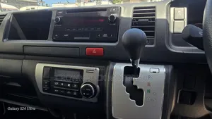 Toyota HiAce 2019 White