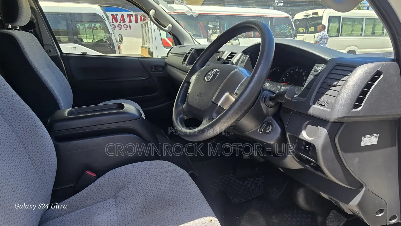 Toyota HiAce 2019 White