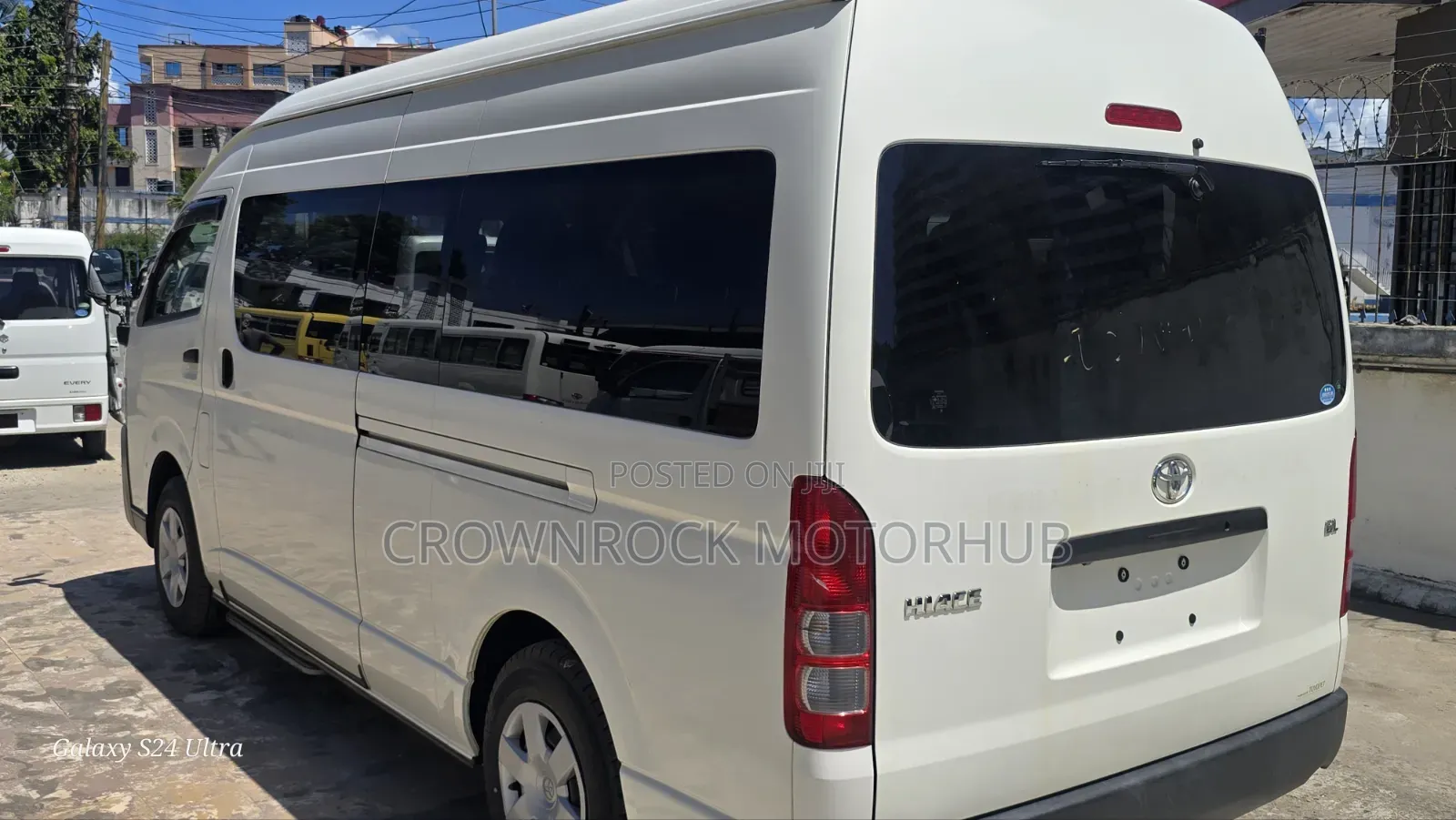 Toyota HiAce 2019 White