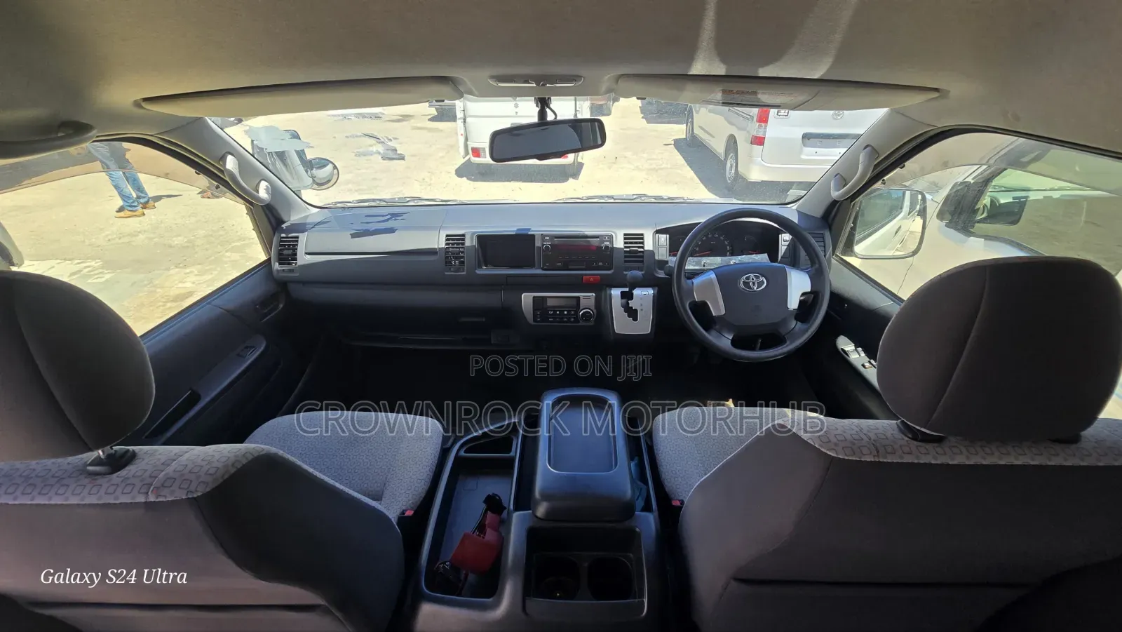 Toyota HiAce 2019 White
