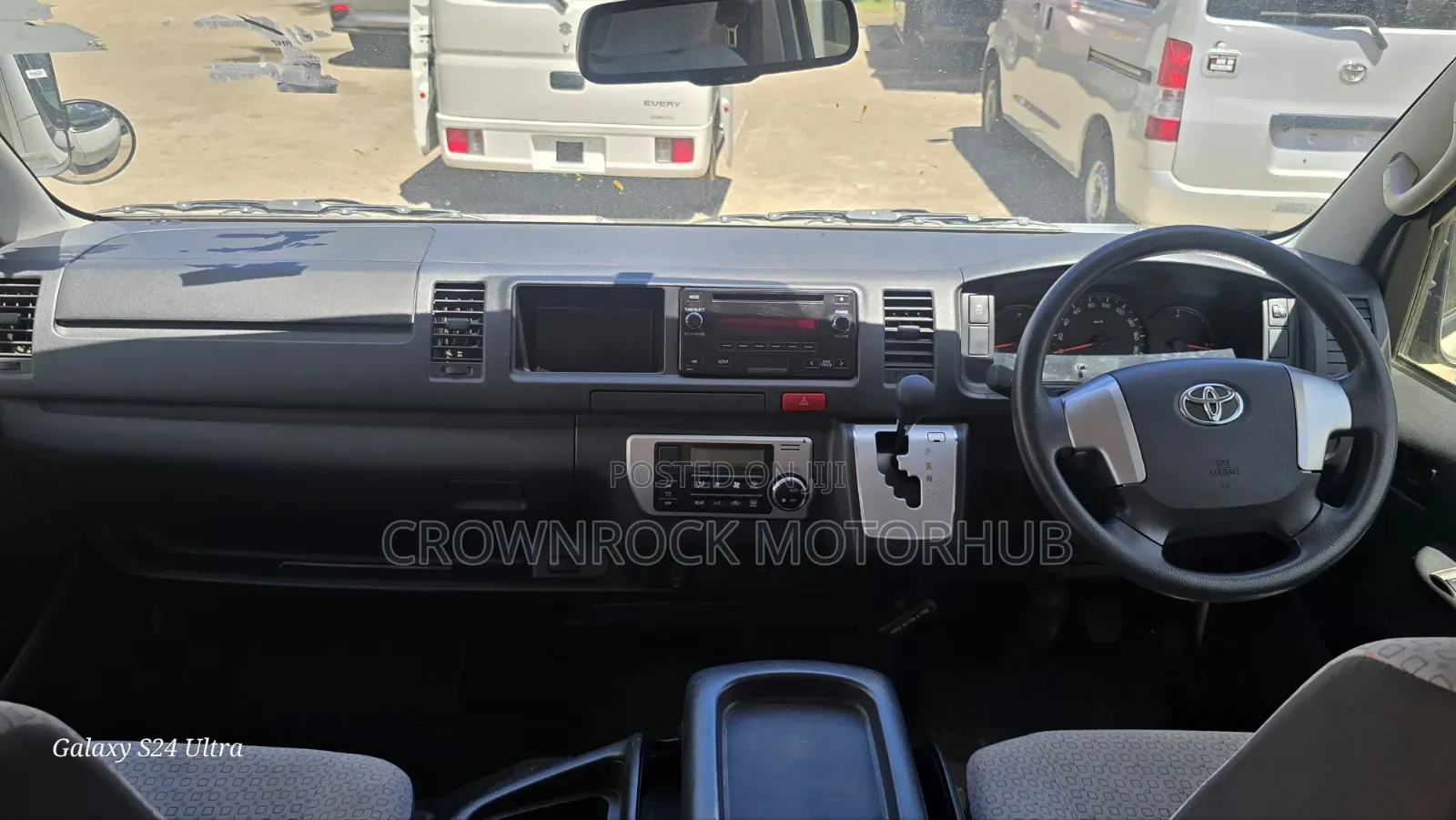 Toyota HiAce 2019 White