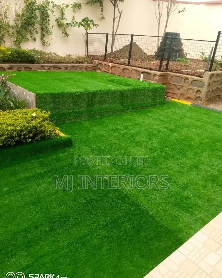 Beautiful Artificial Grass Carpet for Gardens, Balconies Patios